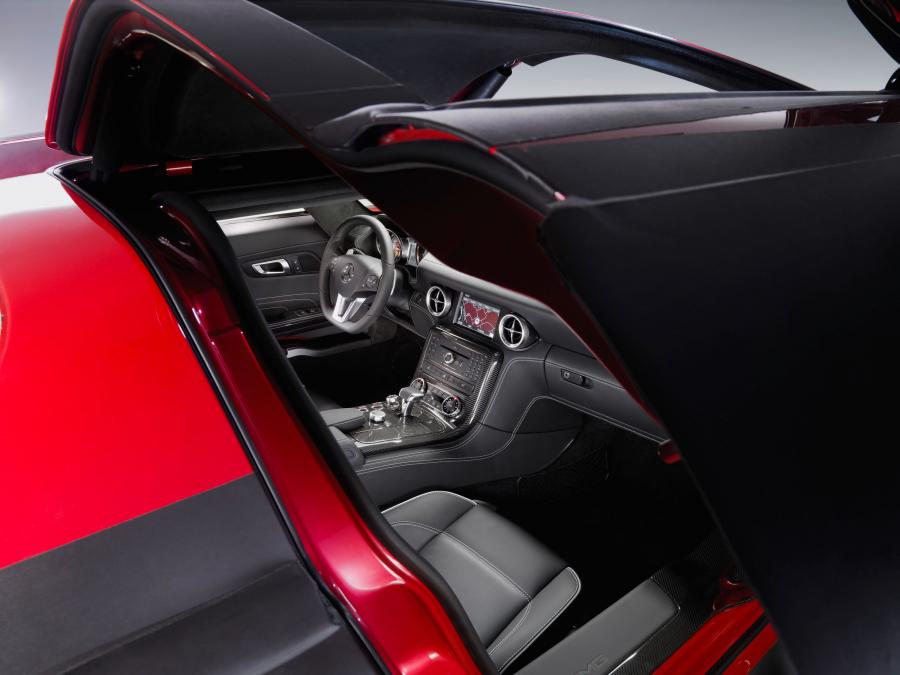  Mercedes-Benz SLS AMG 2010 года  (фото 4 из 526)